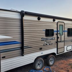2018 Sportsmen 20 ft hybrid camp trailer sleeps 8-10 3100lbs