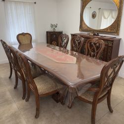 Dining table With 8 Chairs 