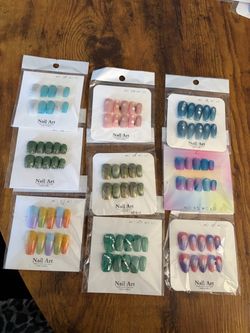 Small press on nails