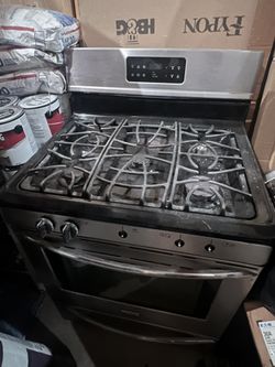 Frigidaire  Gas Stove ( Read Description )