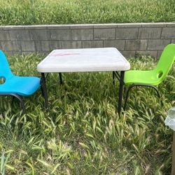 table * 1, chair * 2,  Total: 3 Pcs