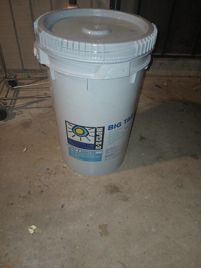 5 Gallon Bucket Of 3inch Chlorine Tabs  $150 