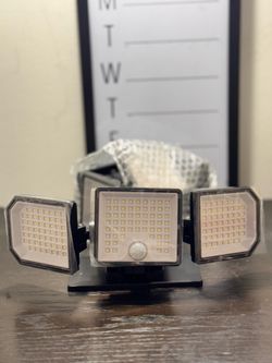 2 LED SOLAR LIGHTS