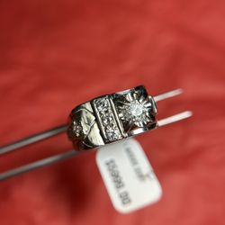 14K WHITE GOLD DIAMOND RING