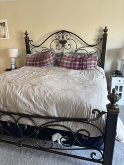 Metal king Sized bed Frame
