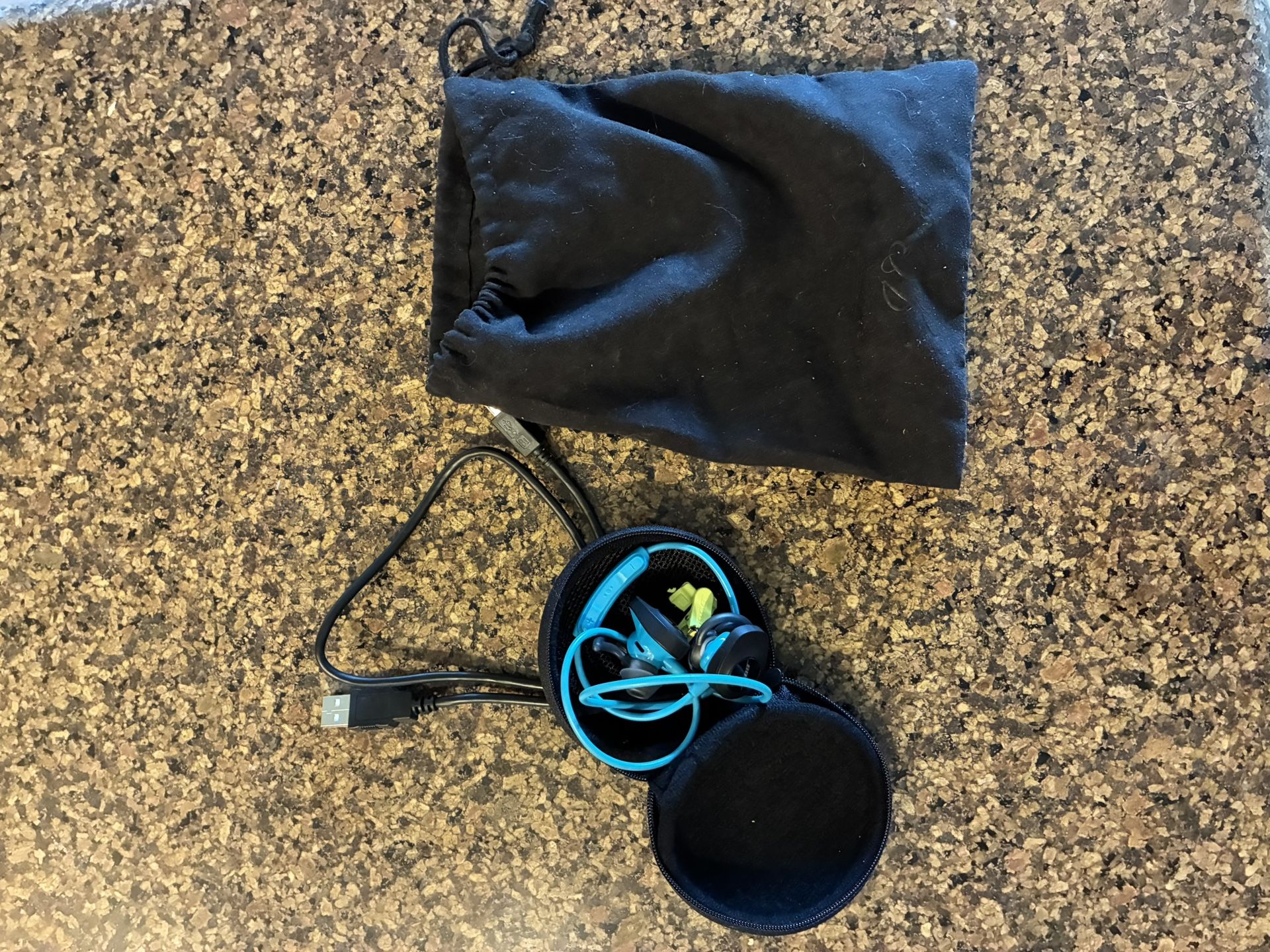 Bose Headphones With Bag, Cord And Case