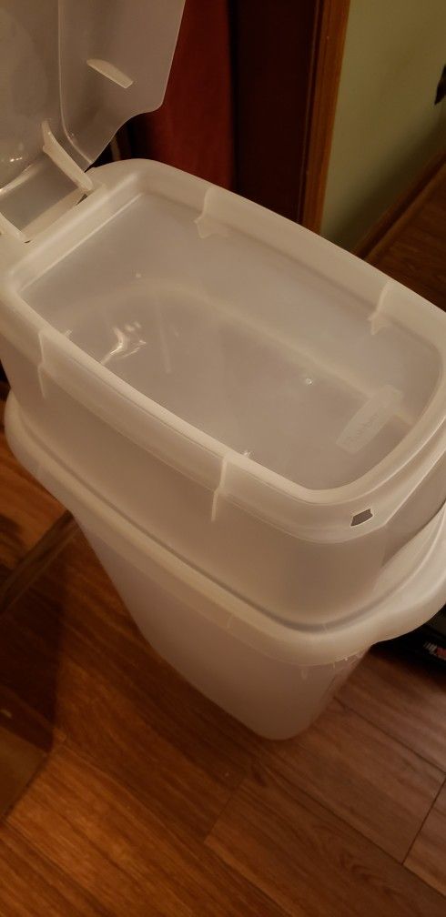 Rubbermaid Wrapping Paper Organizer