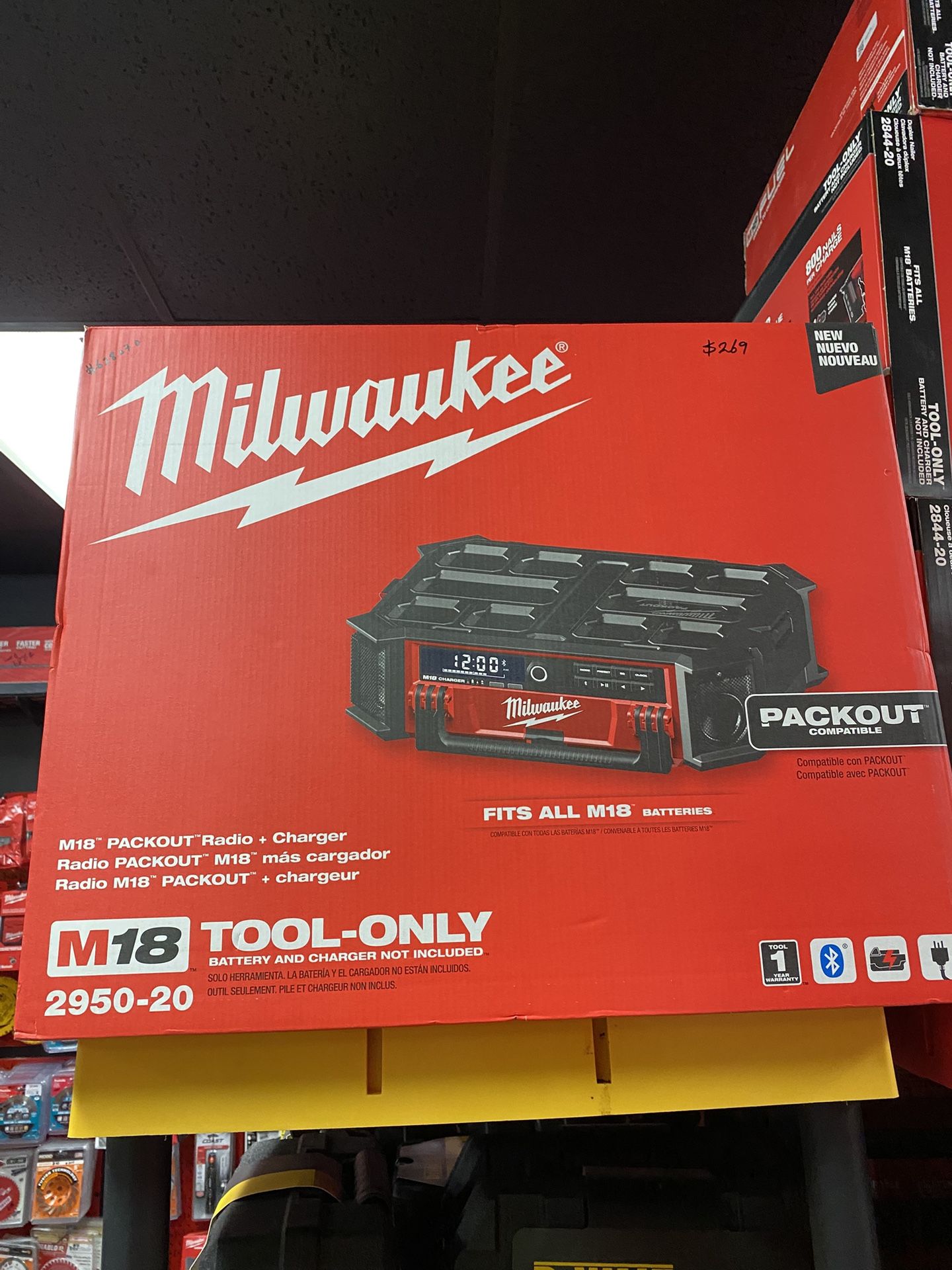 Milwaukee M18 Lithium-Ion Cordless PACKOUT Radio/Speaker with Built-In Charger
