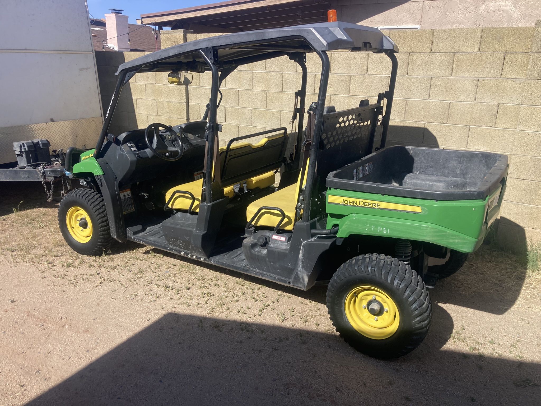 2018 4x4 John Deere Gator - Gas - 59 Ave / Bell Rd