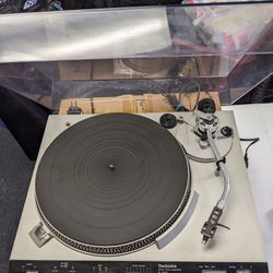 Technics Direct Drive Automatic Turntable System 50 Hz 60Hz Model SL-3300 Works 