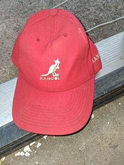 4 vintage hats