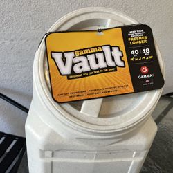 Gamma Vault Pet Food Container