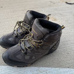 Bearpaw hiking Boots (Size 12)