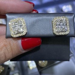 Large Baguette Diamond Earrings Screw Back Gold. 1ct