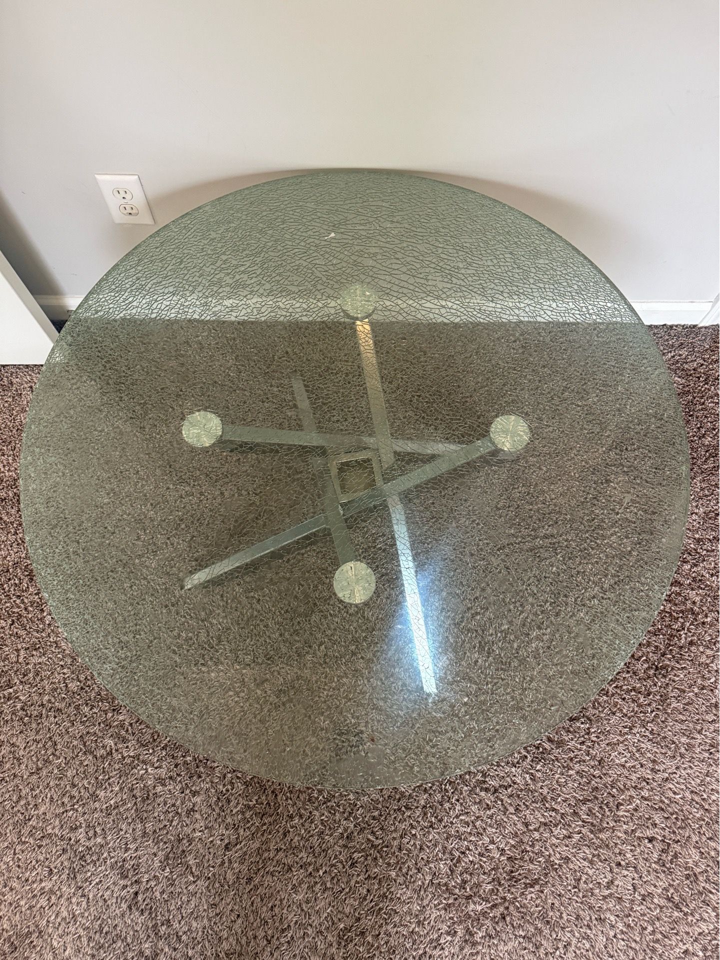 Round crystal table