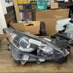 14-16 Mazda 3 Used Right Passenger Side Halogen Headlight 