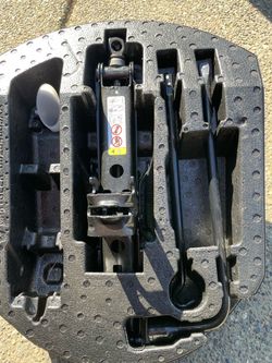 Car jack and gas filler from 2016 Jeep Grand Cherokee