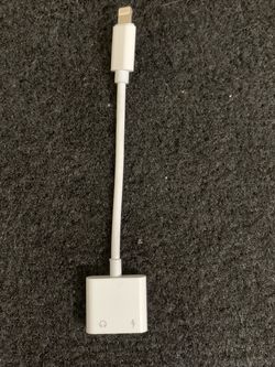 Lightning to 3.5mm headphones port with charging port