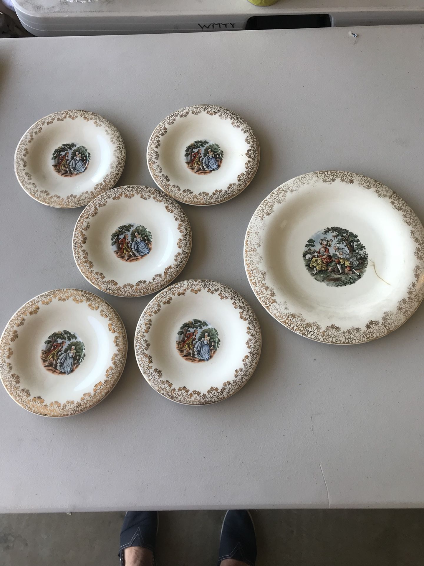 Lofisa China 5 Dessert plates and 1 dinner plate