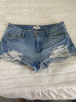 Women’s Forever 21 denim shorts size 28