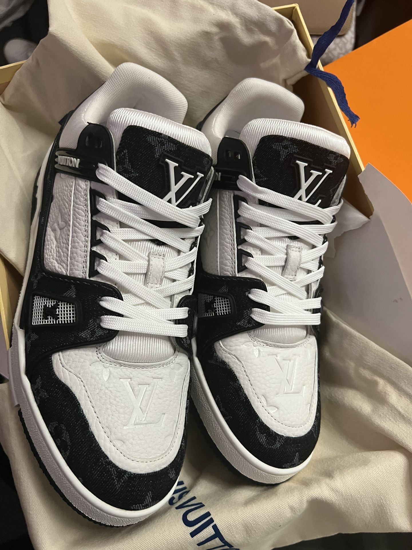 Louis Vuitton Sneakers Size 8 Woman for Sale in Houston, TX