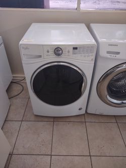 WHIRLPOOL 4.5 CUBIC FOOT STEAM FRONT LOADER