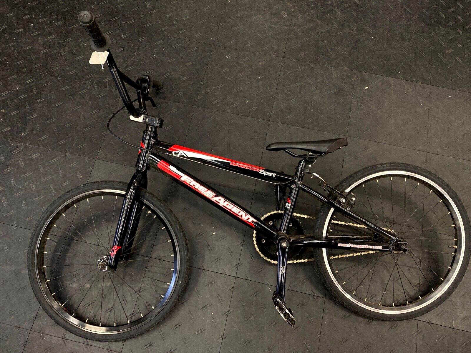 FREE AGENT SPEEDWAY JUNIOR BMX RACING BIKE BLACK/RED