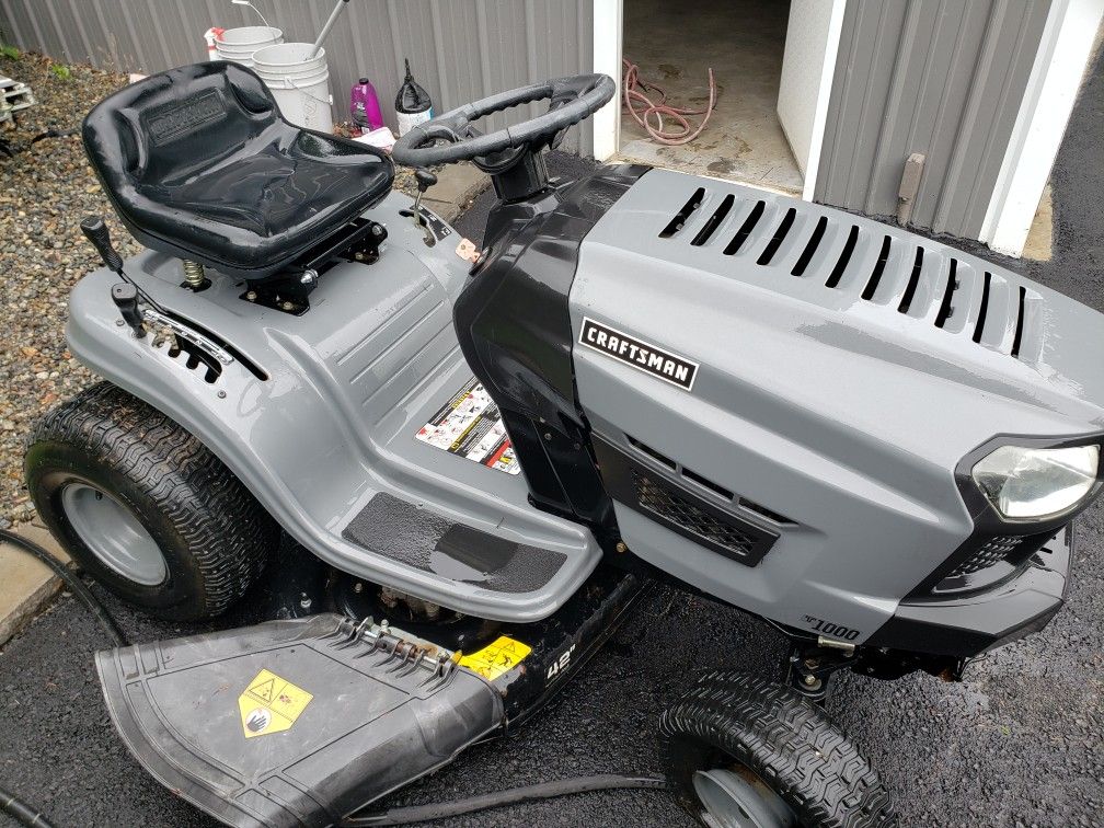 Craftsman T1000 42" 420cc Riding Lawn Mower Tractor for Sale in Federal