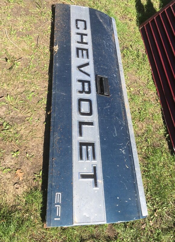 1990 Chevrolet pickup tailgate