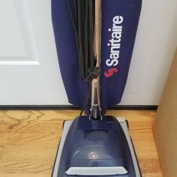 NEW cond COMMERCIAL SANITARE VACUUM WITH AMAZING POWER SUCTION  , WORKS EXCELLENT  , IN THE BOX 
