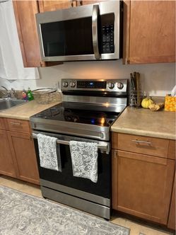 Top of the line Smart Samsung Standalone Electric Stove/Oven