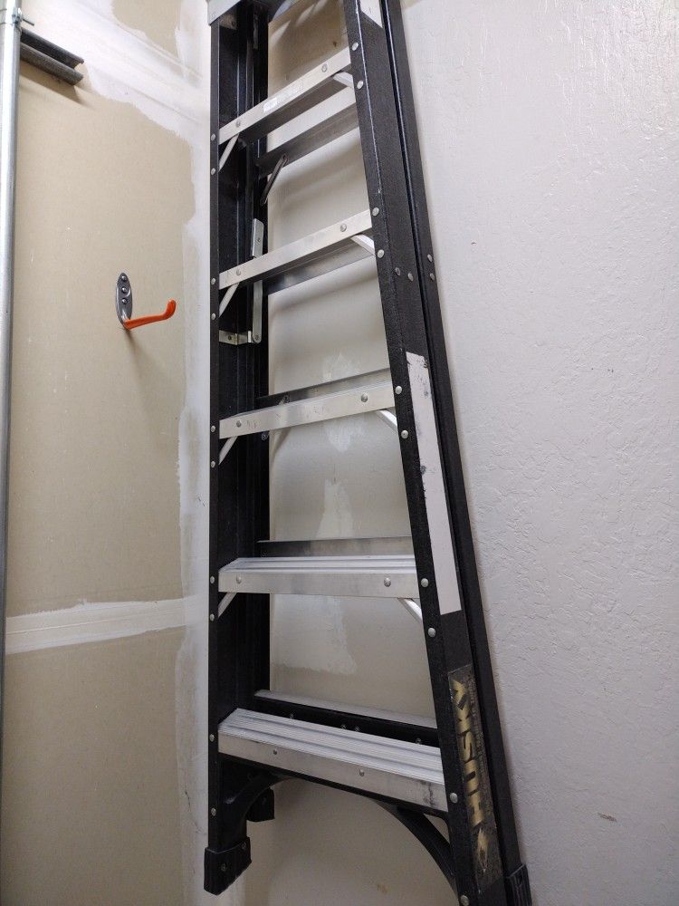 Husky Heavy Duty Ladder 6ft.