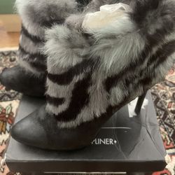 Donald J Pliner Boots With Fur New With Box Size 6