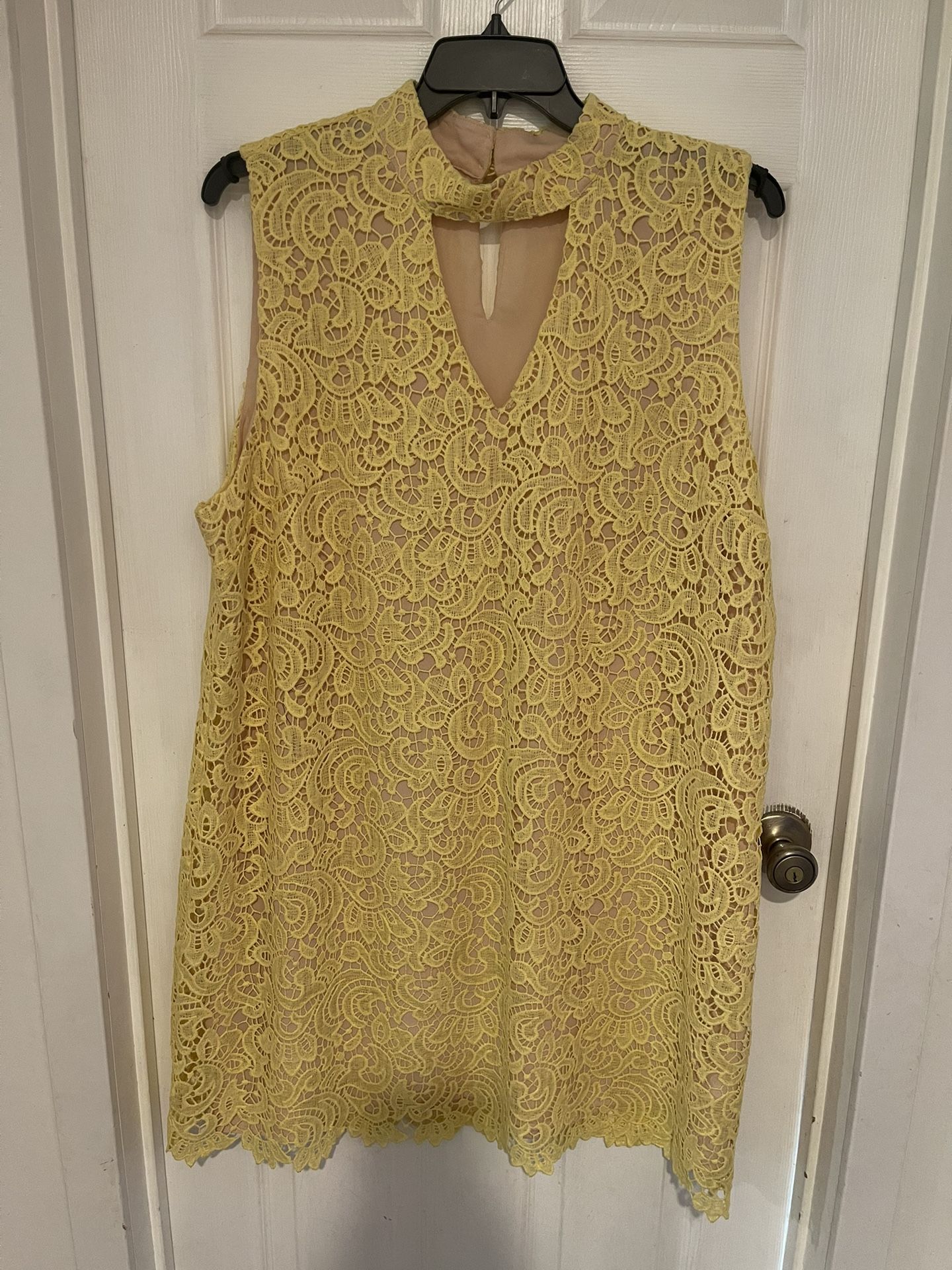 Size 3x yellow lace tank dress with small v-neck 