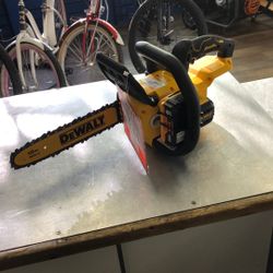 1003 Dewalt DCCS621 20v Lithium Ion Cordless 12” Chainsaw W/ Aftermarket 6.0ah Battery (Missing Bar Oil Cap) 547424