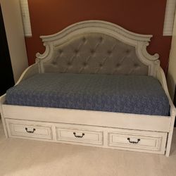 Day Bed Mattress No Included