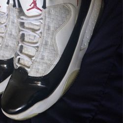 Mens Nike Air Jordan Max Aura 2 sneakers