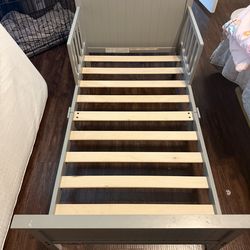 Toddler Bed with comforter set