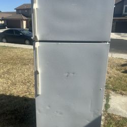 Refrigerator with freezer 