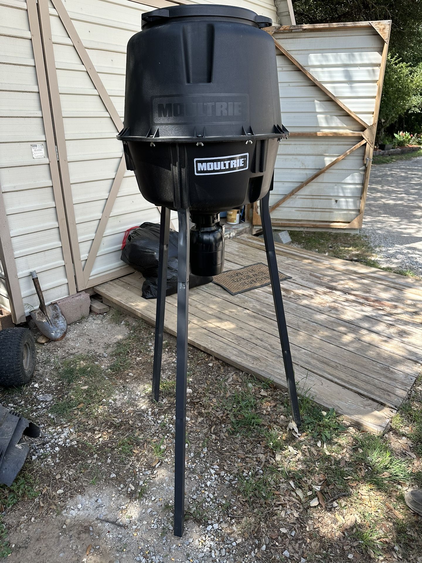 Fish Feeder