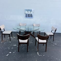 Beautiful MCM Stylish Table Set 🪑 Delivery Avail🚚