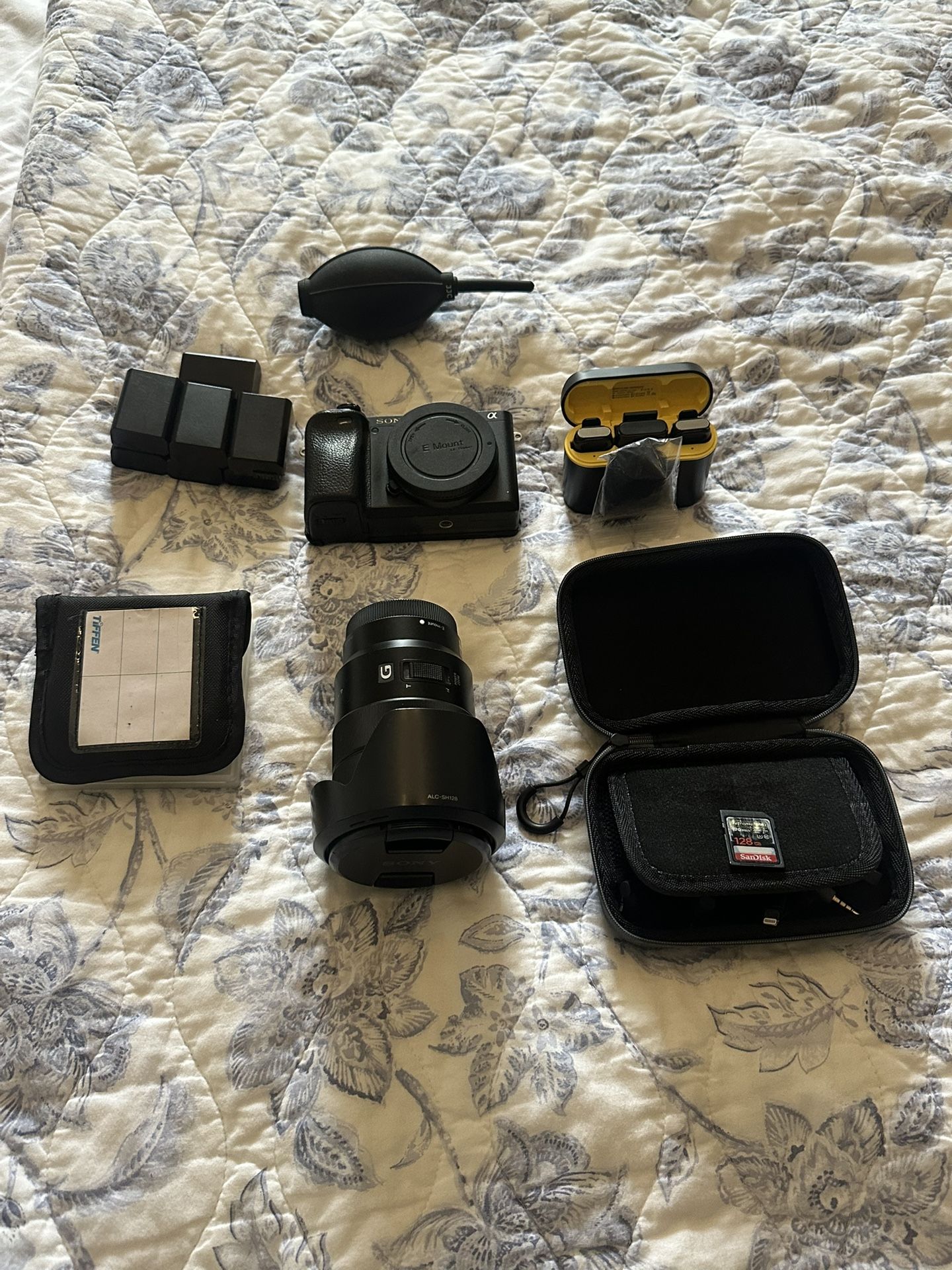 🎥 Sony Creator Kit – a6400 + 18-105mm f/4 G OSS + Mic + ND Filters + 6 Batteries 🔋