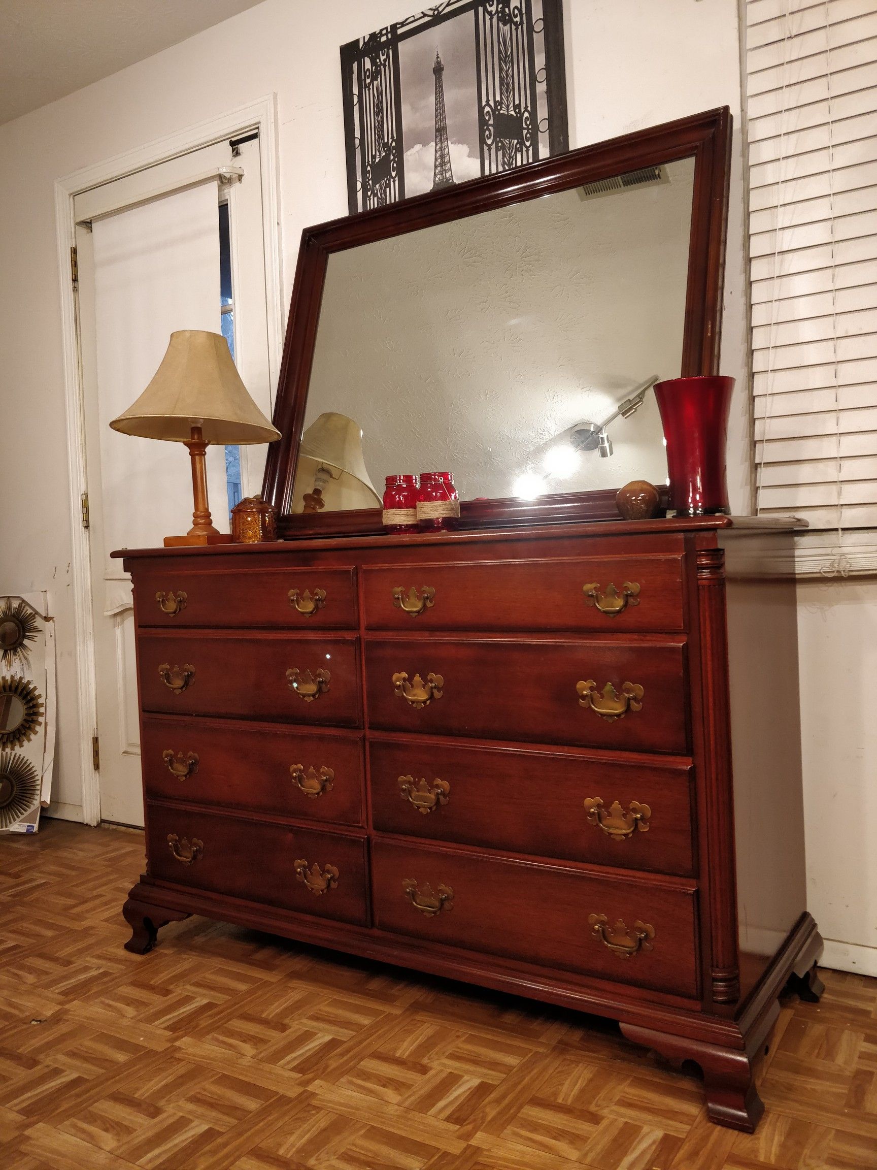 Solid wood COLONY HOUSE dresser with 8 drawers, glass top & big mirror in great condition, solid genuine mahogany, all drawers w