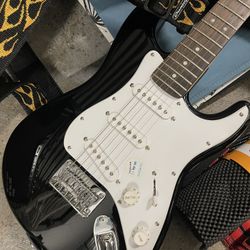 Fender guitar- Squier Mini + Strap + Bag