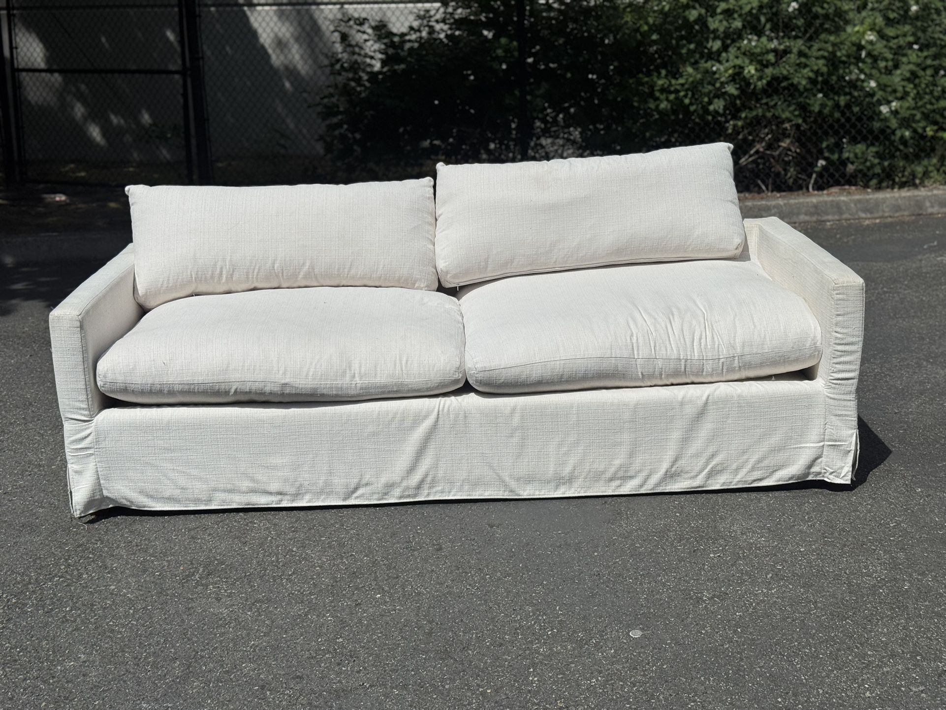Modern White Deep Seat Sofa Couch (Free Delivery)๐