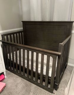 Vintage brown 4 in One Crib