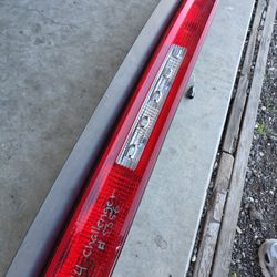 Dodge Challenger Sxt tail Light 