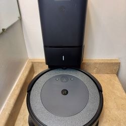 Robot Vacuum IRobot Roomba i3