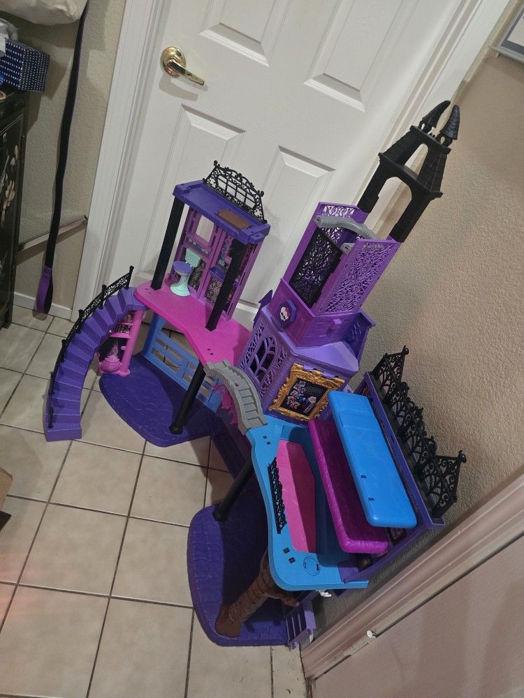 Monster high doll house
