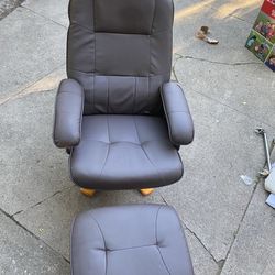 reclining chair with stool to put your feet on